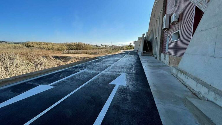 Deltebre urbanitza l’entorn del Centre Esportiu del Delta