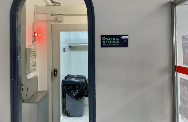 El Mercat Municipal d’Amposta estrena la nova sala de residus