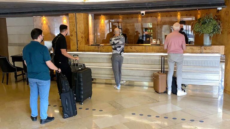 Els hotels catalans reben gairebé 1,3 milions de turistes a l’octubre, quatre cops més que l’any passat
