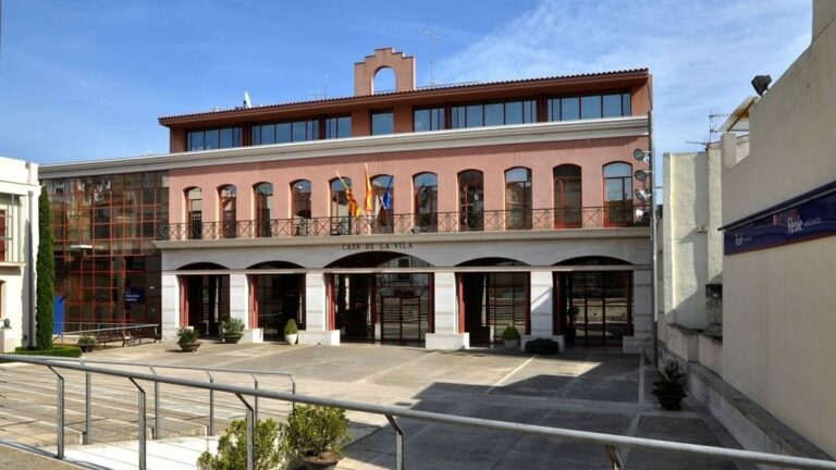 Alcanar convida a posar el Nadal al Cabàs i anar a comprar al comerç local