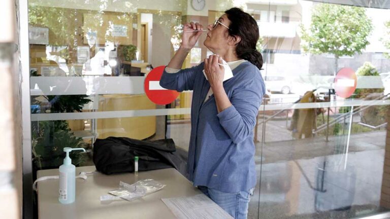 53.393 dosis de la vacuna contra la covid-19 administrades en les darreres 24 hores
