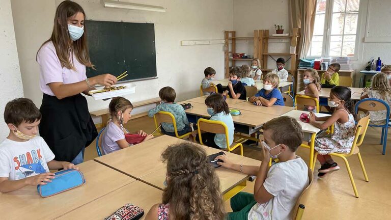 Educació nomena 9.335 substituts en dues setmanes i prorroga els nomenaments diaris una setmana més