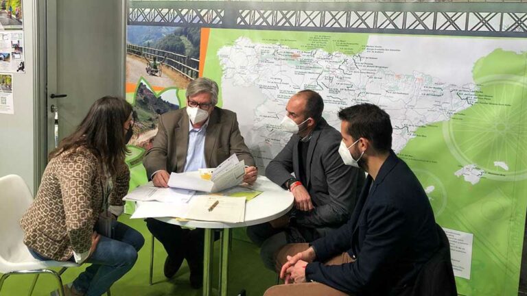 El Consell Comarcal del Baix Ebre promociona les vies cicloturístiques a FITUR