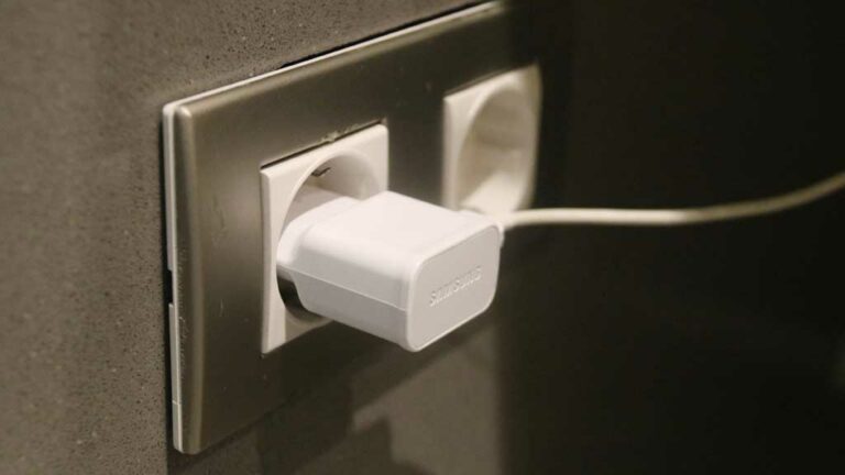 El preu de la llum es torna a situar per sota els 200 euros per MWh