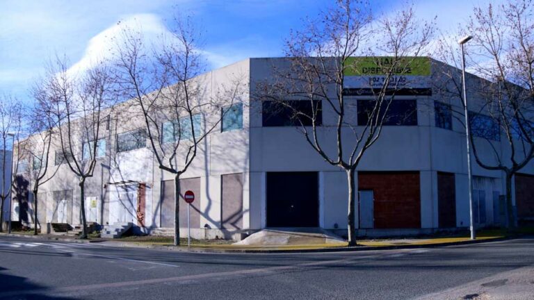 Empresaris i inversors rescaten naus industrials en mans de bancs per reactivar l’activitat a Amposta