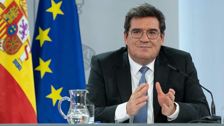 Escrivá explica que les baixes laborals per covid “ja estan declinant” i que s’han situat en el 10% dels afiliats