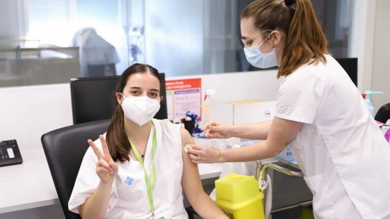 Gairebé 10.000 dosis en 24 hores contra la covid-19
