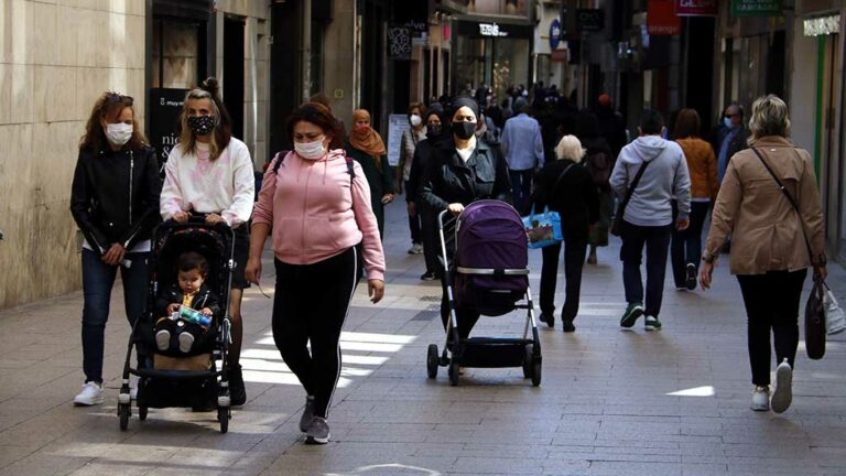 L’OMS demana prudència en pensar a retirar mascaretes de l’interior però confia en una situació positiva a la primavera