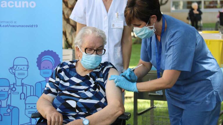 Quasi el 77,5% de la població, amb la pauta completa contra la covid-19