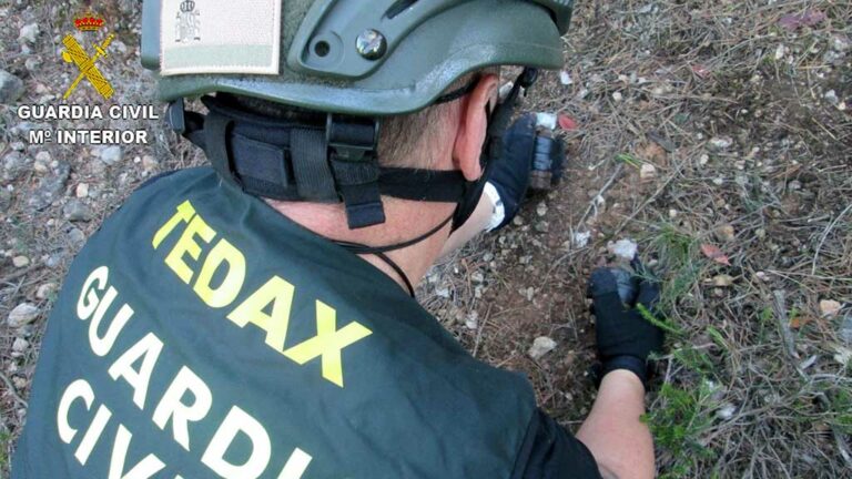 Retiren 11 granades de mà de la Guerra Civil Espanyola trobades al Fort de Milet de Caseres