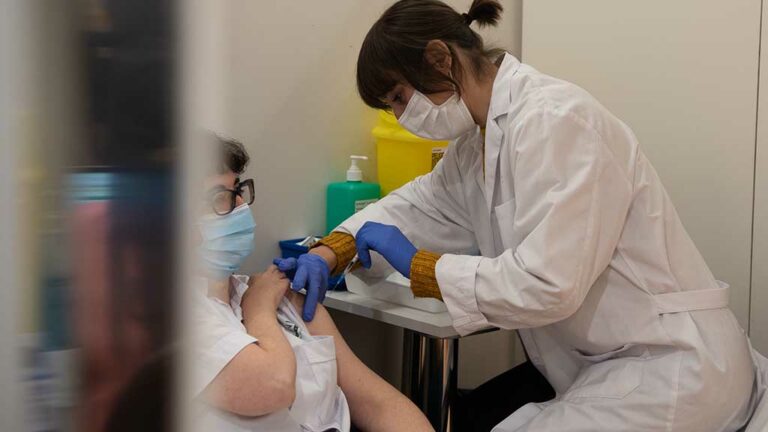 Trilla creu que la població més vulnerable probablement s’haurà de vacunar contra la covid cada any