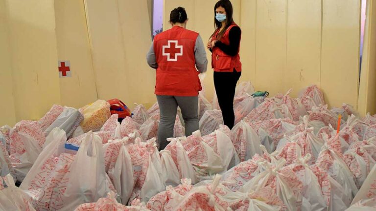 Un 20% més de famílies de l’Ebre i Tarragona i demanen ajuda a Creu Roja perquè els seus infants rebin joguines