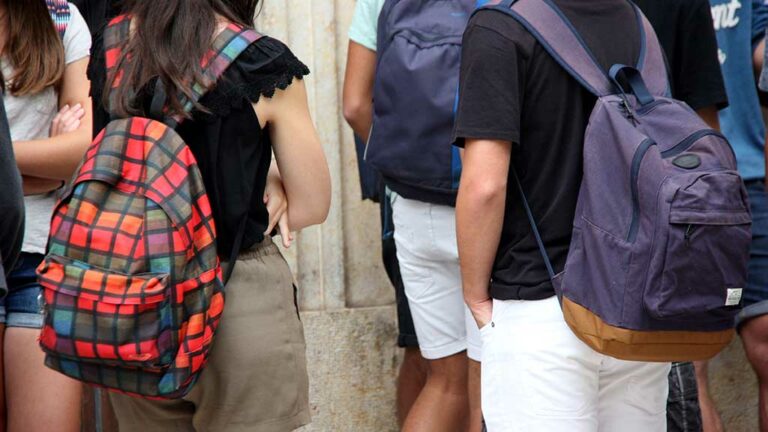 El Govern oferirà antígens gratis quan hi hagi un positiu a classe i els alumnes immunitzats no hauran de fer quarantena