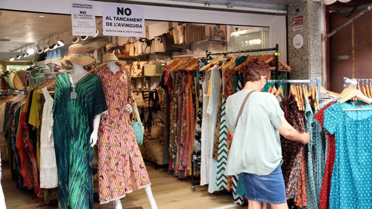 Gairebé la meitat dels petits comerços van registrar una caiguda de vendes durant la campanya de Nadal per l’òmicron