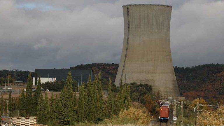 Greenpeace insta les entitats financeres a desmarcar-se de la CE i no etiquetar les nuclears i el gas com a sostenibles