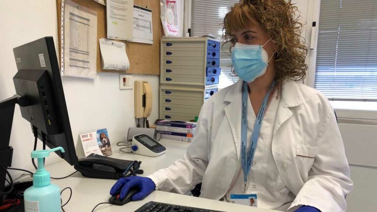 La prescripció infermera compleix un any amb més de 8.000 receptes dispensades a l’Ebre