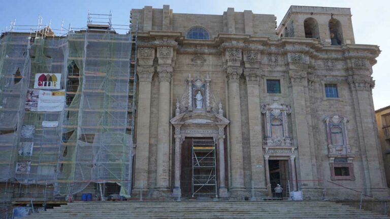 La restauració de la façana de la catedral de Tortosa estarà acabada al març