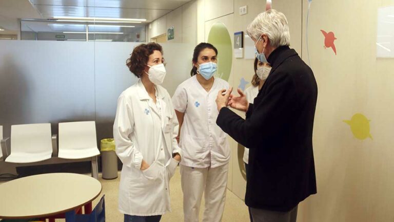 Argimon assegura que cal esperar unes setmanes per veure si l’increment de casos de grip es consolida com una “onada”