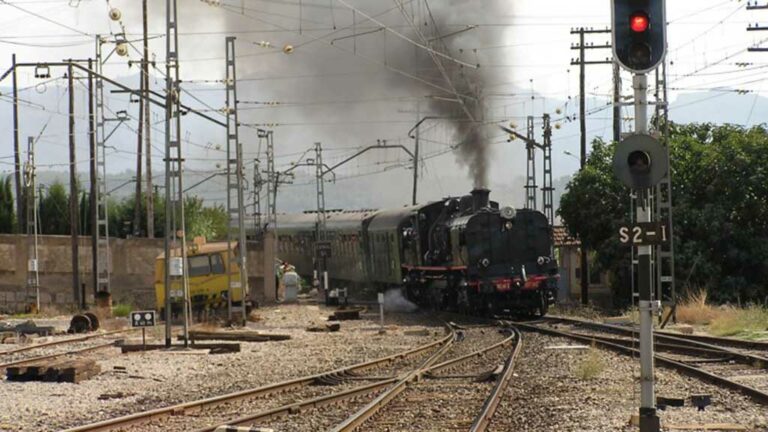El Museu del Ferrocarril de Móra la Nova incorpora dues locomotores històriques