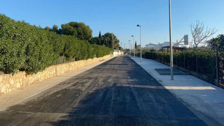 L’Ampolla urbanitza el carrer Lliri de Mar, al barri del Baconé