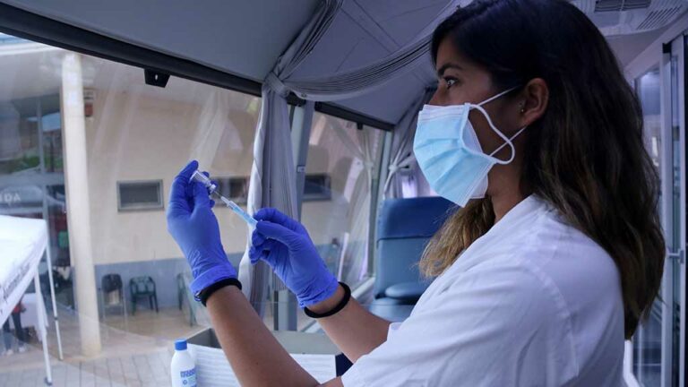 Salut declara 6 ingressats menys (855) i 17 crítics menys a l’UCI (77), amb 22 morts des de divendres
