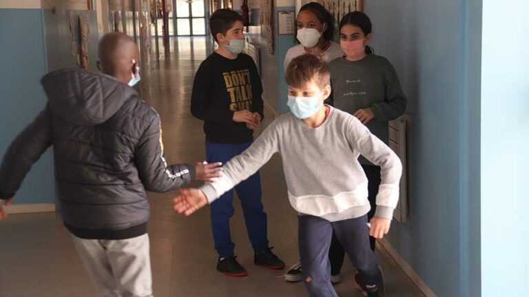Salut plantejarà al Govern la retirada de la mascareta a l’educació primària si l’Estat no ho aborda la setmana vinent