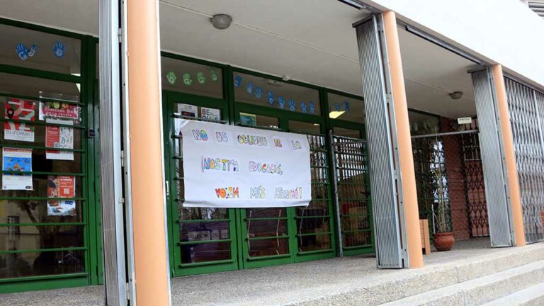 Un 31% dels docents fan vaga a Primària i un 8,7% a Secundària, segons Educació, i un 60 i un 75%, segons els sindicats