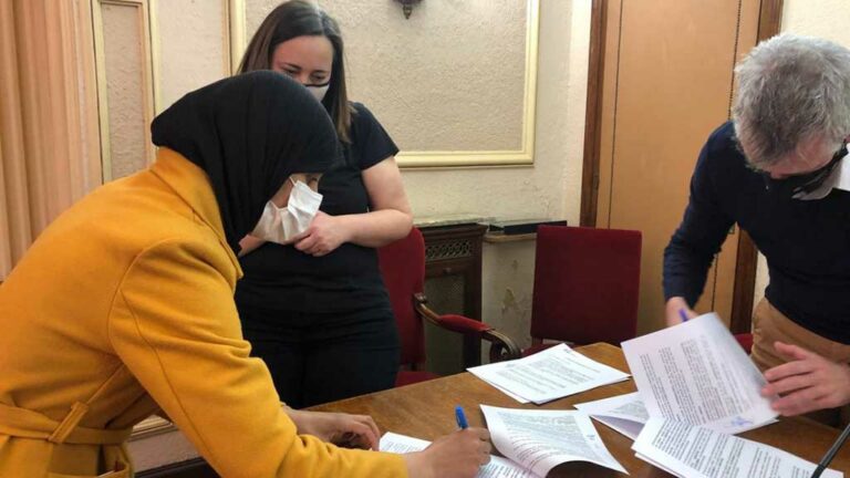 Amposta formalitza cinc contractes de lloguer social amb famílies de la ciutat