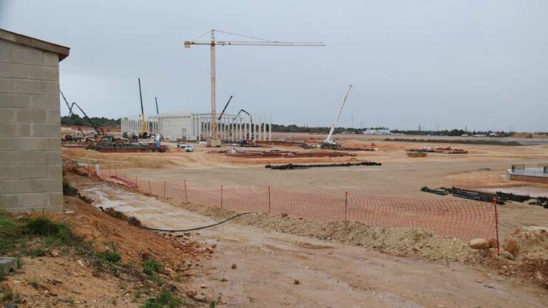Ampliació · Kronospan continua expandint-se a l’Ebre i compra 3 hectàrees a l’Aldea per emmagatzemar matèria primera