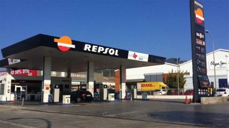 Les benzineres de Repsol pateixen un col·lapse en el sistema de cobrament per la gran afluència d’usuaris