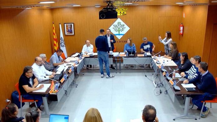 El Ple de Móra d’Ebre aprova actualitzar impostos a l’IPC i congela les taxes de les ordenances fiscals