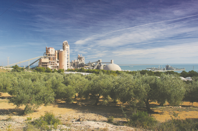 Imatge de la planta cimentera d'Alcanar