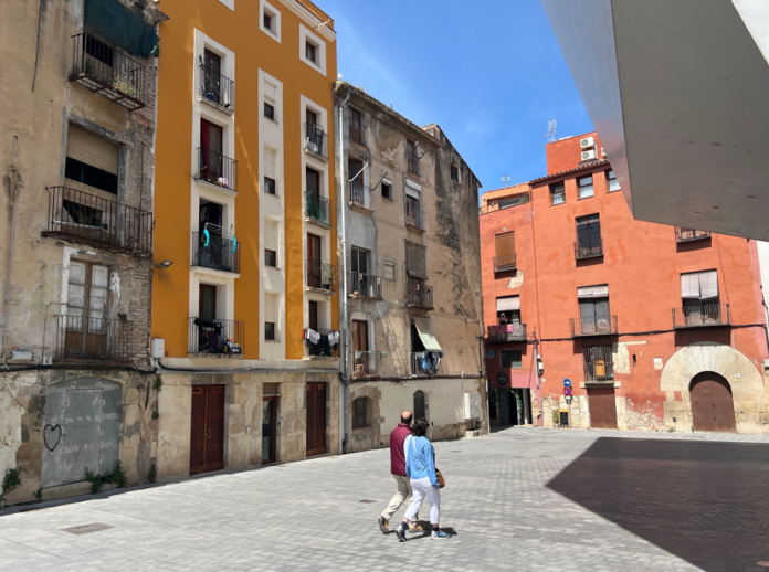 Encreuament dels carrers Croera, Taules Velles i Doctor Ferran, al nucli antic de Tortosa
