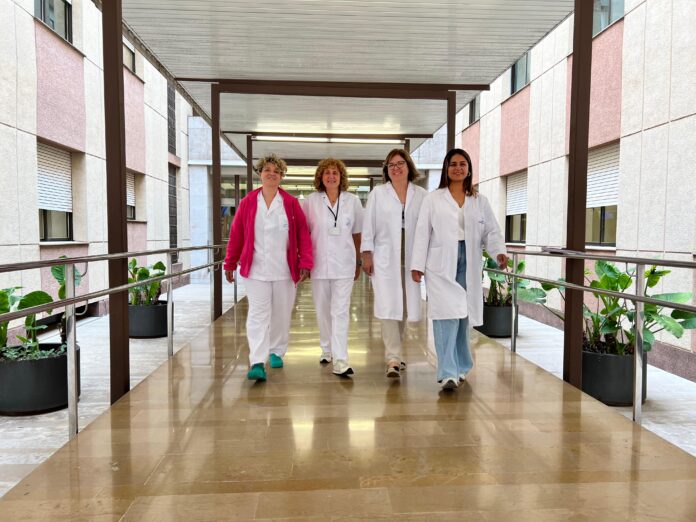 Les responsables de Salut Tortosa que vetllen pel compliment dels protocols en higiene de mans a l’Hospital Santa Creu i Clínica Terres de l’Ebre.