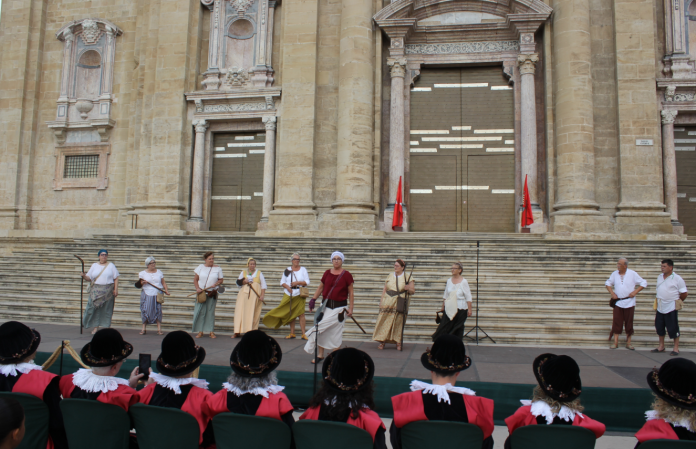 Actuació a l’escalinata de la Catedral de Tortosa durant la recent edició de la festa