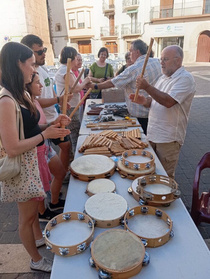 Parada d’instruments musicals tradicionals. / Cedida