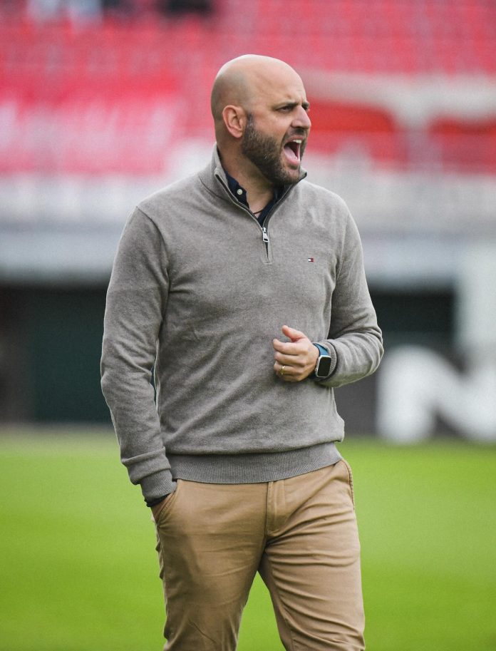 Zaragoza, dirigint un partit