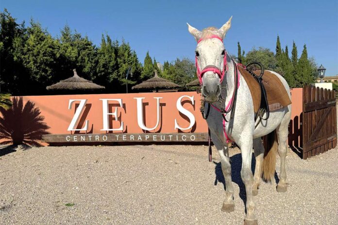Accés a un dels dos centres de Zeus al Montsià. / Centro Zeus