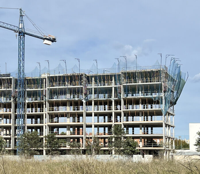Construcció d’habitatges al nou barri dels Portals de Tortosa. / Joan Josep Carot