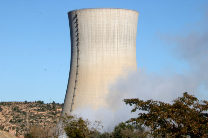 La torre de refrigeració de tir natural de la central d'Ascó