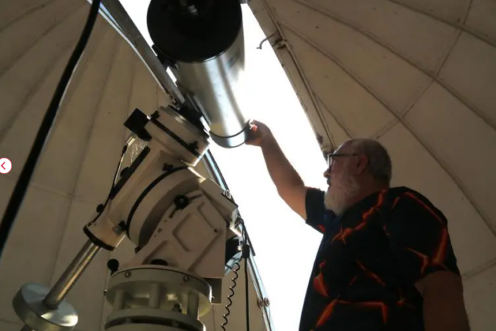 El telescopi Zeiss prenent fotografies al sol a l'Observatori de l'Ebre
