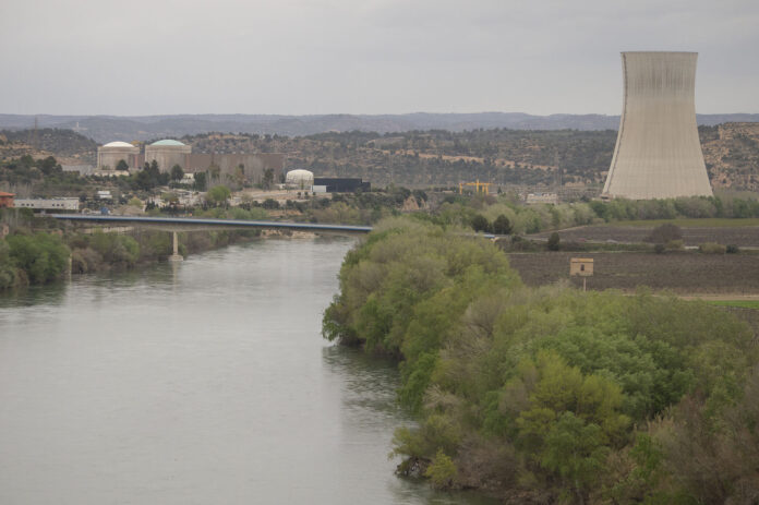 La central nuclear d’Ascó hauria de tancar els seus reactors l’any 2030 i el 2032, segons les previsions actuals.