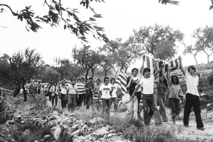 Imatge d’un grup de participants en la Marxa per la Llibertat al Priorat. / Robert Ramos