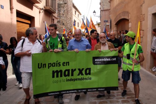 Acte que es va fer a Montblanc el 2012 per a commemorar la Marxa del 76. A la imatge, Arcadi Oliveres, que va morir el 2021, i Àngel Colom, dos dels impulsors de la Marxa. /ACN