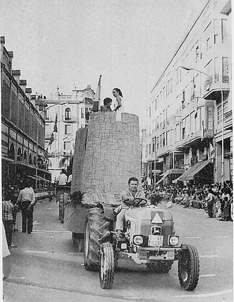 Foto de l’any 1978, quan el Cosso Iris passava per davant del mercat