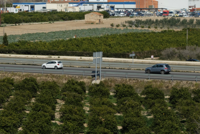 Imatge d’un tram de la C-12 entre Tortosa i Amposta