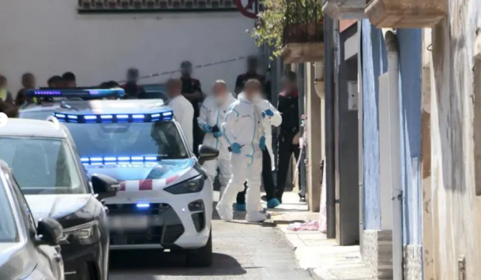Els Mossos porten els pares del nadó desaparegut a Santa Bàrbara a l'habitatge on el buscaven