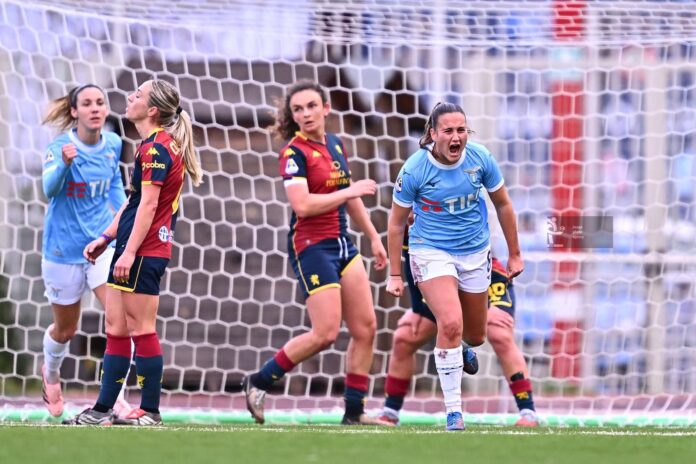 Emma Martín celebrant el gol marcat al Gènova
