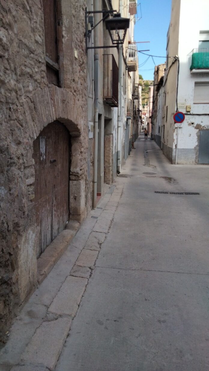 El carrer de la Vilanova, a Remolins, fou durant prop de mil anys l’eix urbà de la Tortosa jueva i islàmica. Ara, de jueus ja no n’hi ha.